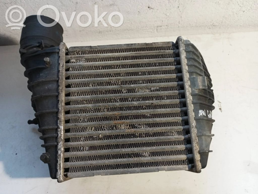 Volkswagen Golf IV Chłodnica powietrza doładowującego / Intercooler 