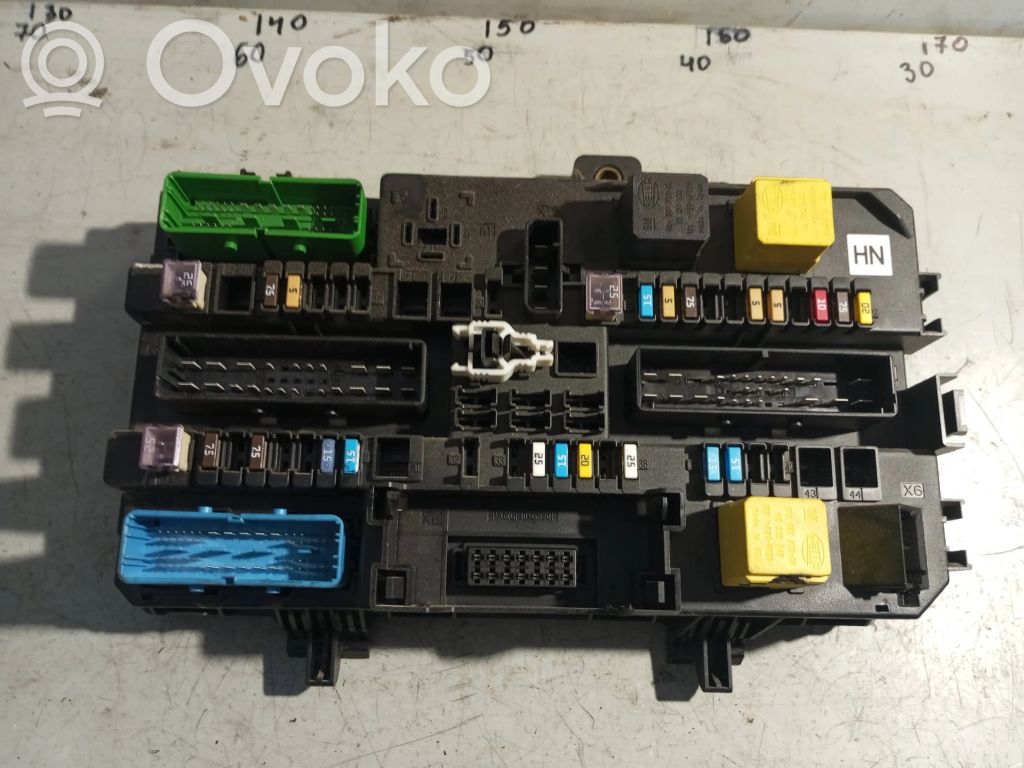 Opel Zafira B Skrzynka bezpieczników / Komplet 