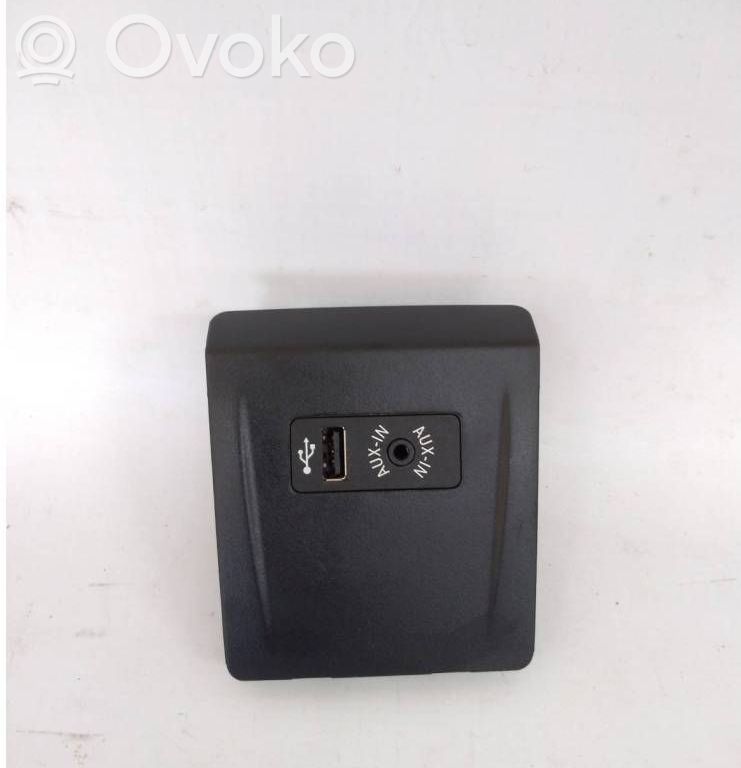 BMW 2 F45 Connettore plug in USB 