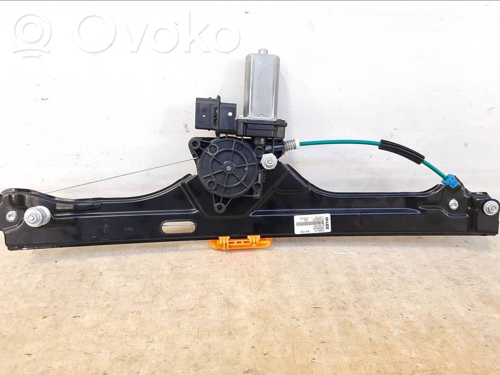 BMW 2 F45 Elektryczny podnośnik szyby drzwi przednich 