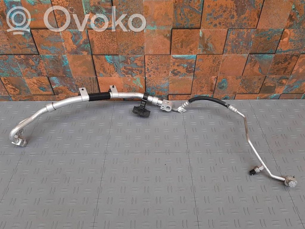 BMW XM Ilmastointilaitteen putki (A/C) 