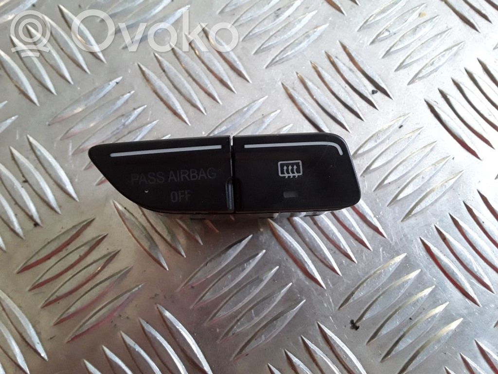 Windscreen/window heater switch   CM5T14B418AA