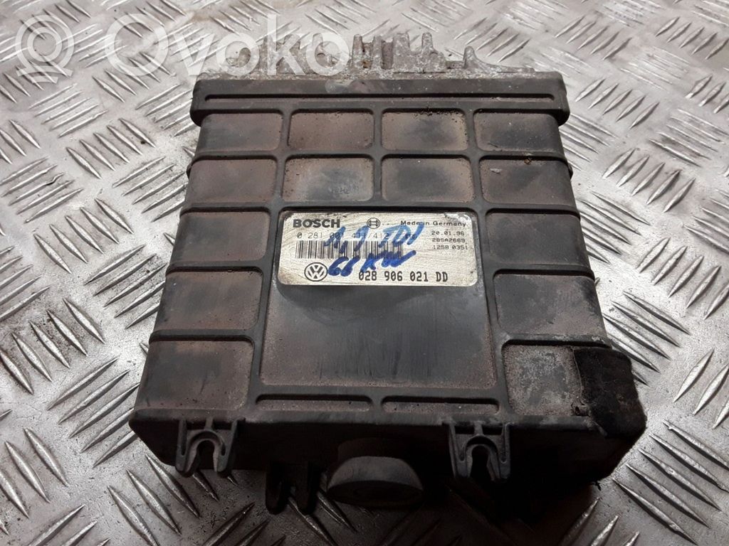 Volkswagen PASSAT B4 Engine control unit/module 
