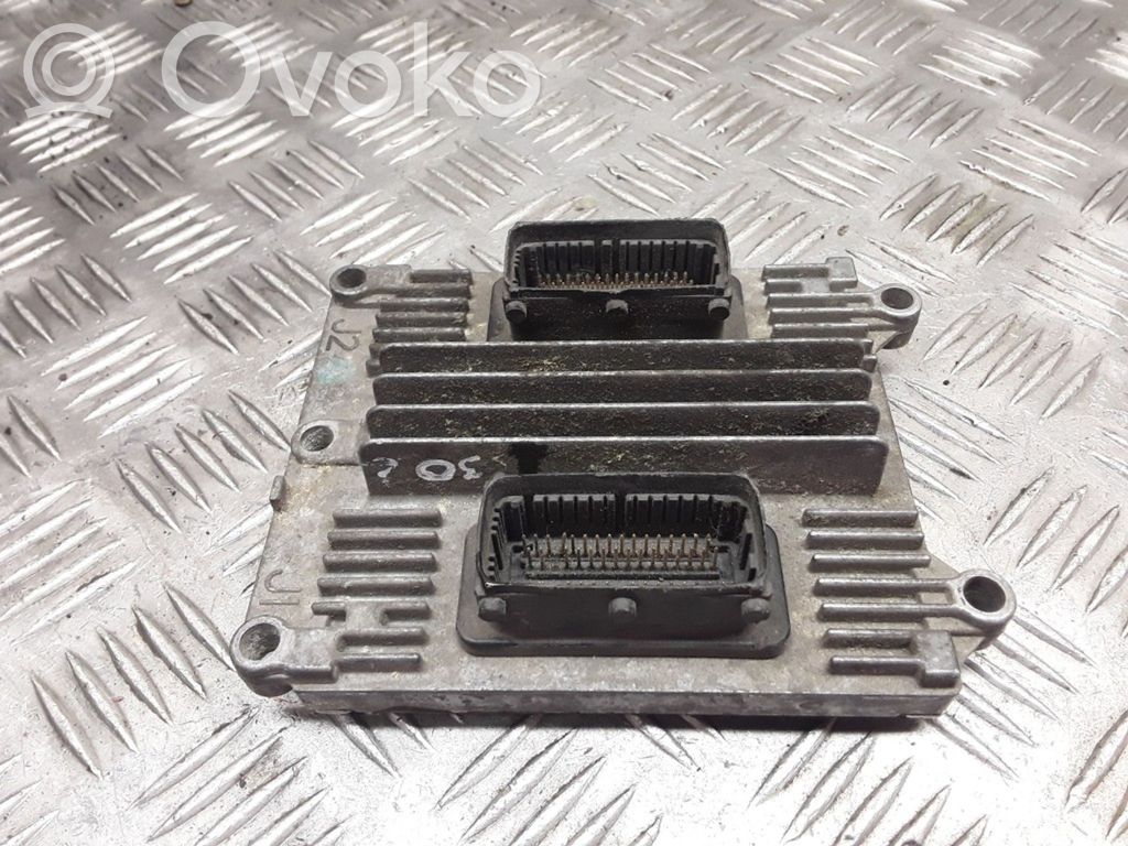 Opel Vectra C Engine control unit/module 