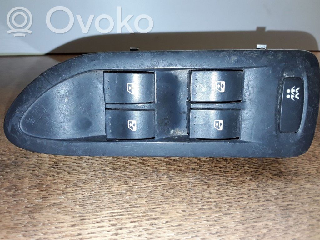 Electric window control switch   NOCODE