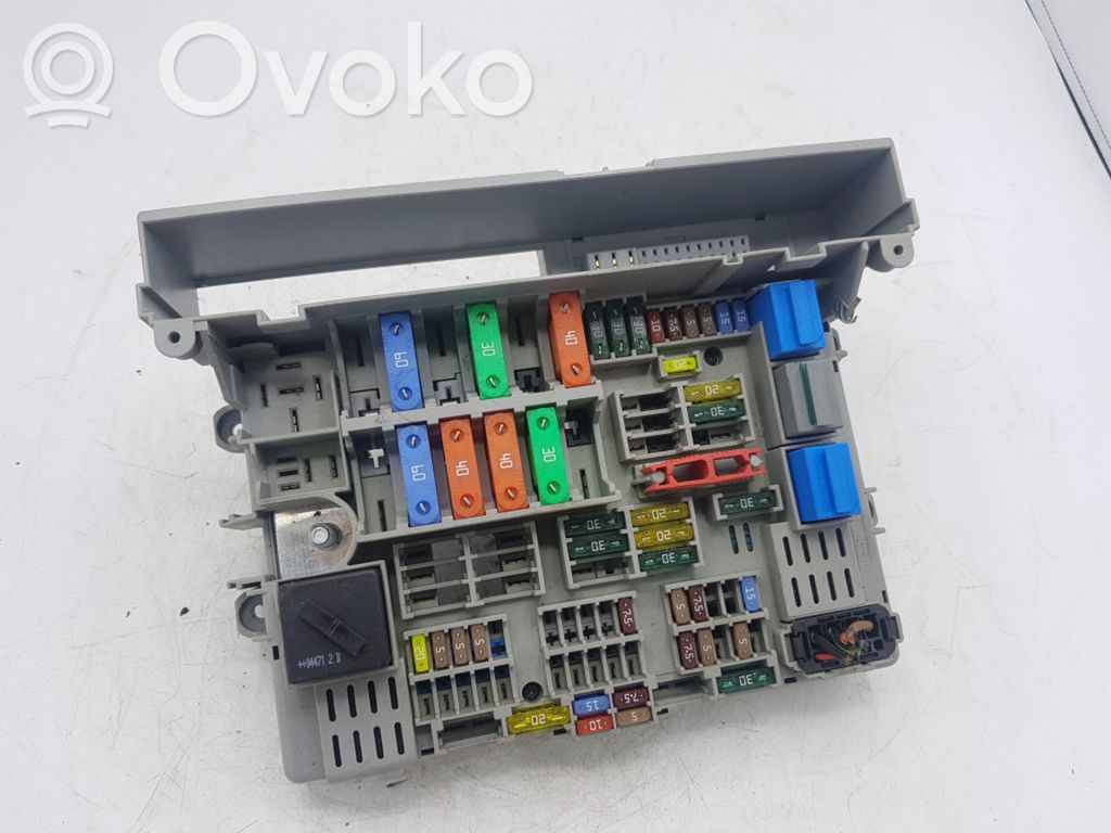 BMW 1 E81 E87 Fuse module 