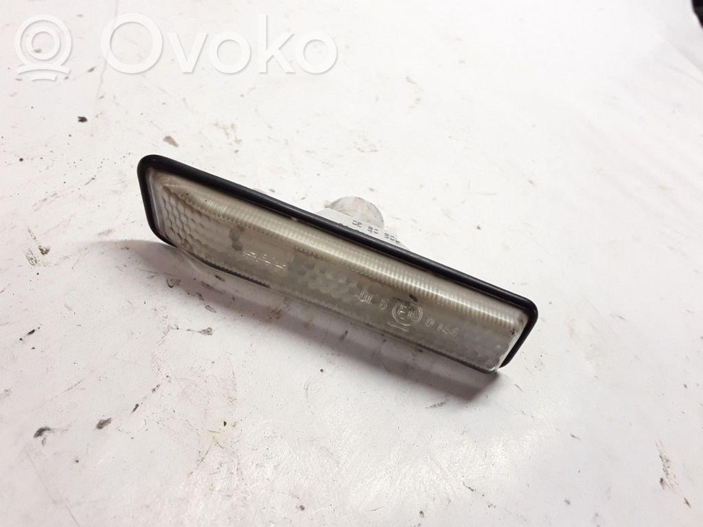 Etupuskurin suuntavilkku   E130144,715449101