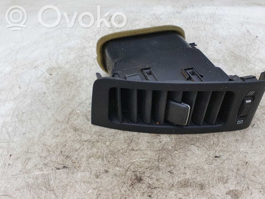 Toyota Corolla Verso E121 Boczna kratka nawiewu deski rozdzielczej 