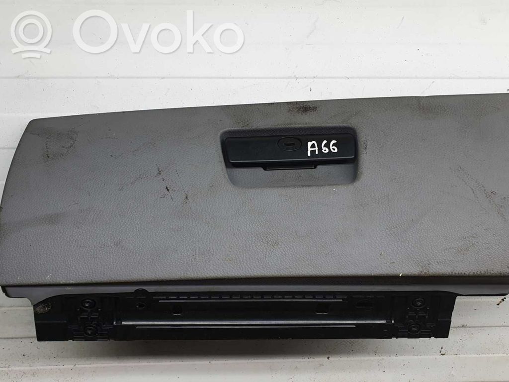 BMW 3 E90 E91 Daiktadėžės (bordačioko) dangtis 