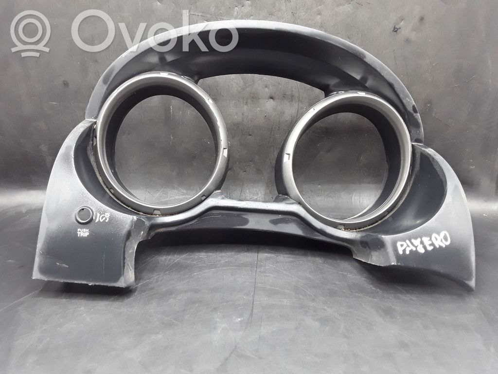 Mitsubishi Pajero Cornice cruscotto 