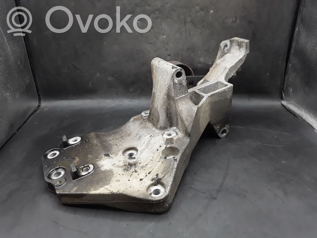 Nissan Navara D40 Generator/alternator bracket 