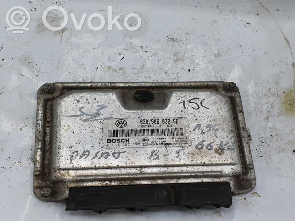 Volkswagen PASSAT B5 Engine control unit/module 