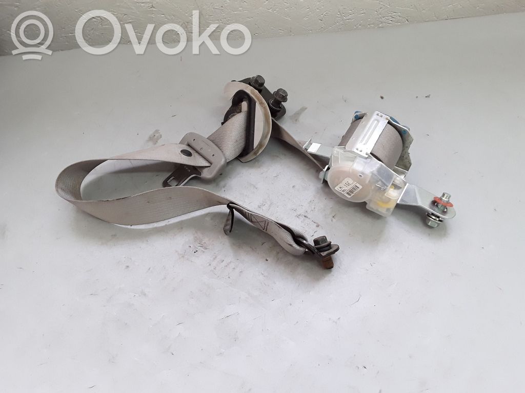 KIA Carens II Cinturón trasero 