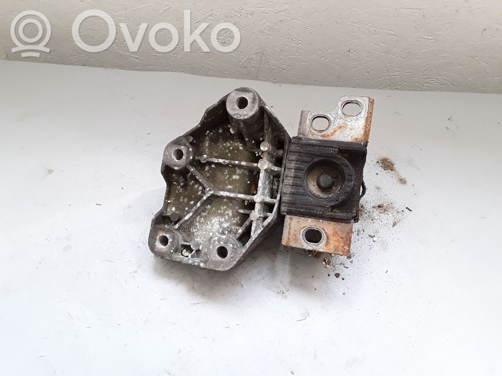 Alfa Romeo 159 Moottorin kiinnikekorvake 