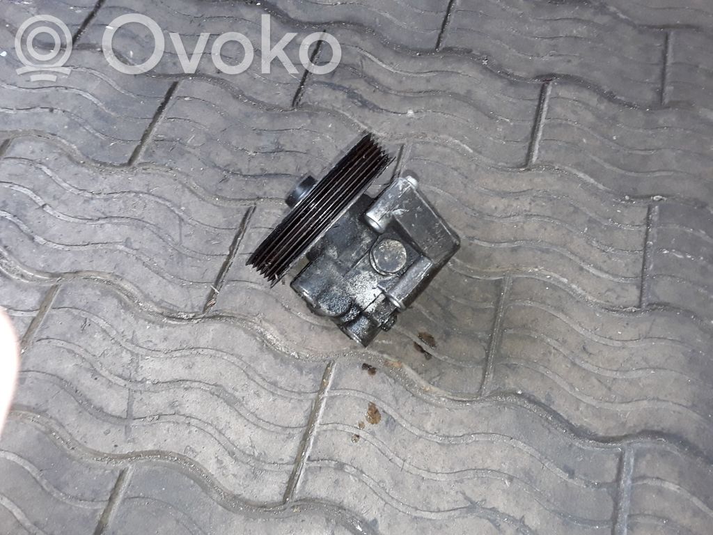 Land Rover Freelander 2 - LR2 Ohjaustehostimen pumppu 