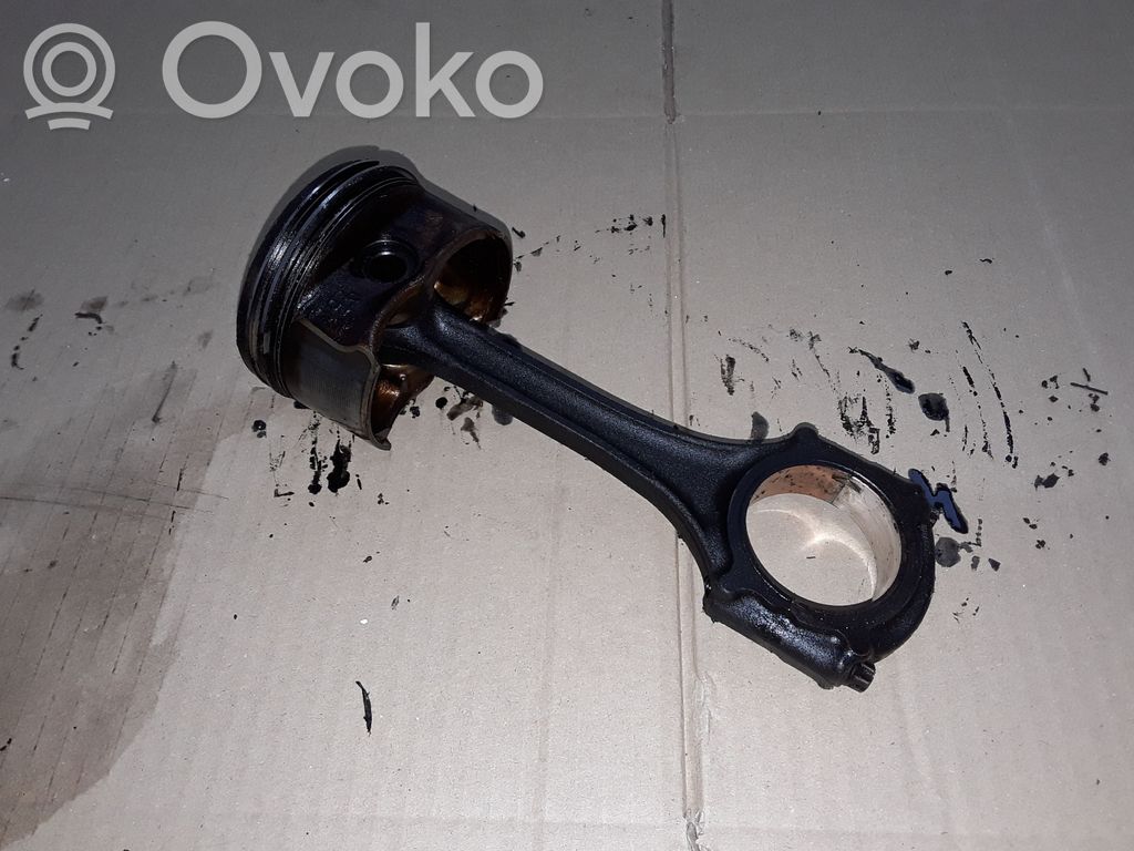 Mercedes-Benz B W245 Piston cu bielă