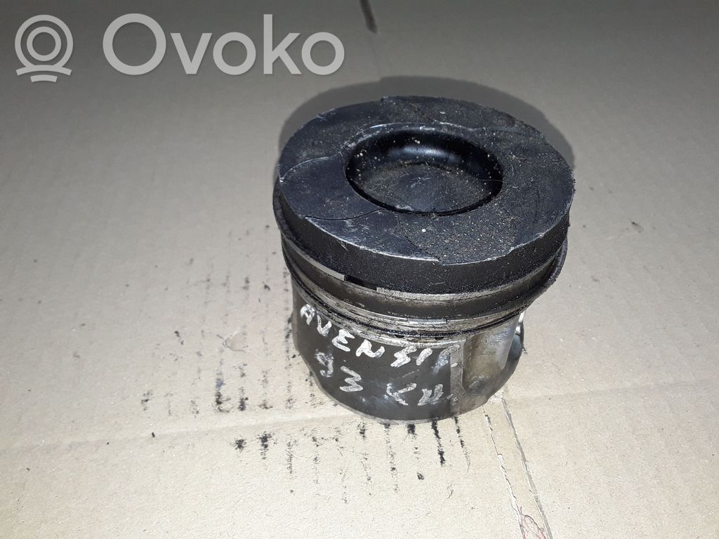Toyota Avensis T250 Piston 