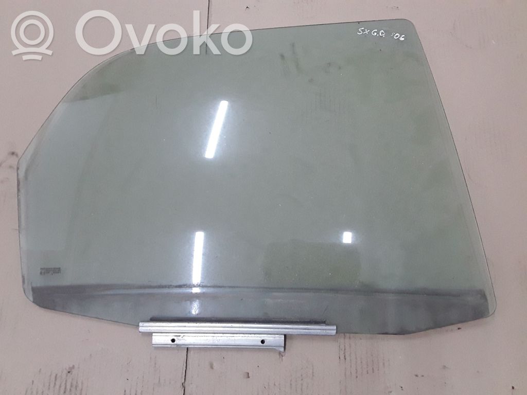 Suzuki SX4 Vetro del finestrino della portiera posteriore