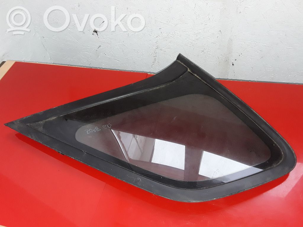 KIA Carens II Finestrino laterale posteriore