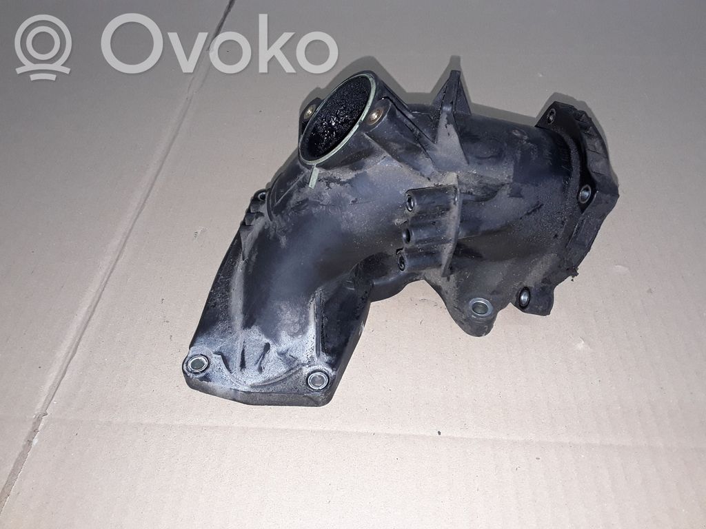 Mercedes-Benz C W204 Parte del condotto di aspirazione dell'aria