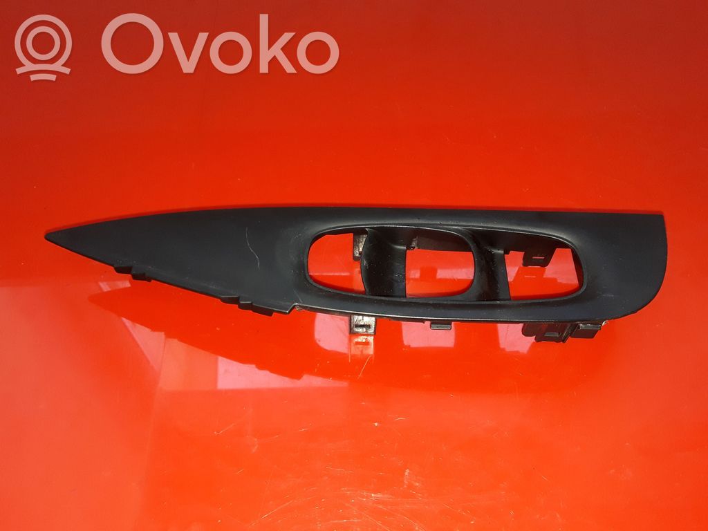 Nissan Qashqai Ramka przycisków otwierania szyby drzwi przednich