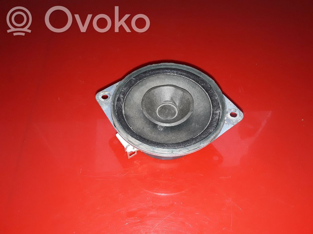 Subaru Justy Etuoven kaiutin 