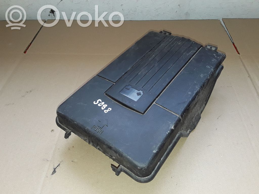 Volkswagen PASSAT B7 Sulakerasian kansi