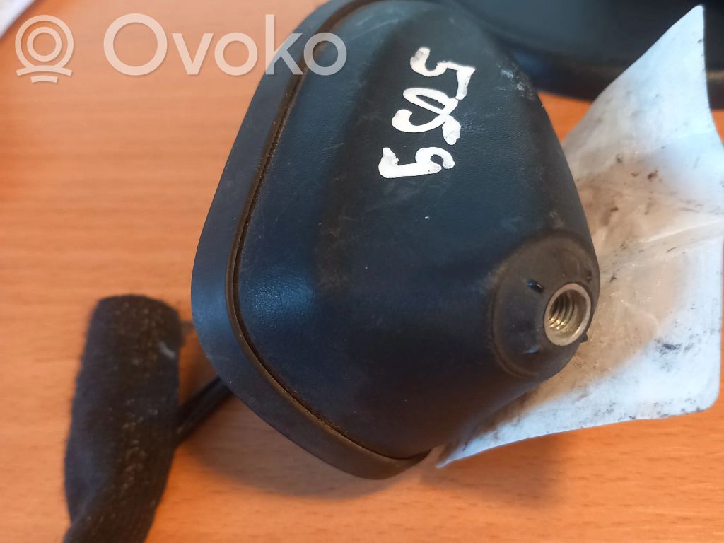 Ford Focus GPS-pystyantenni 