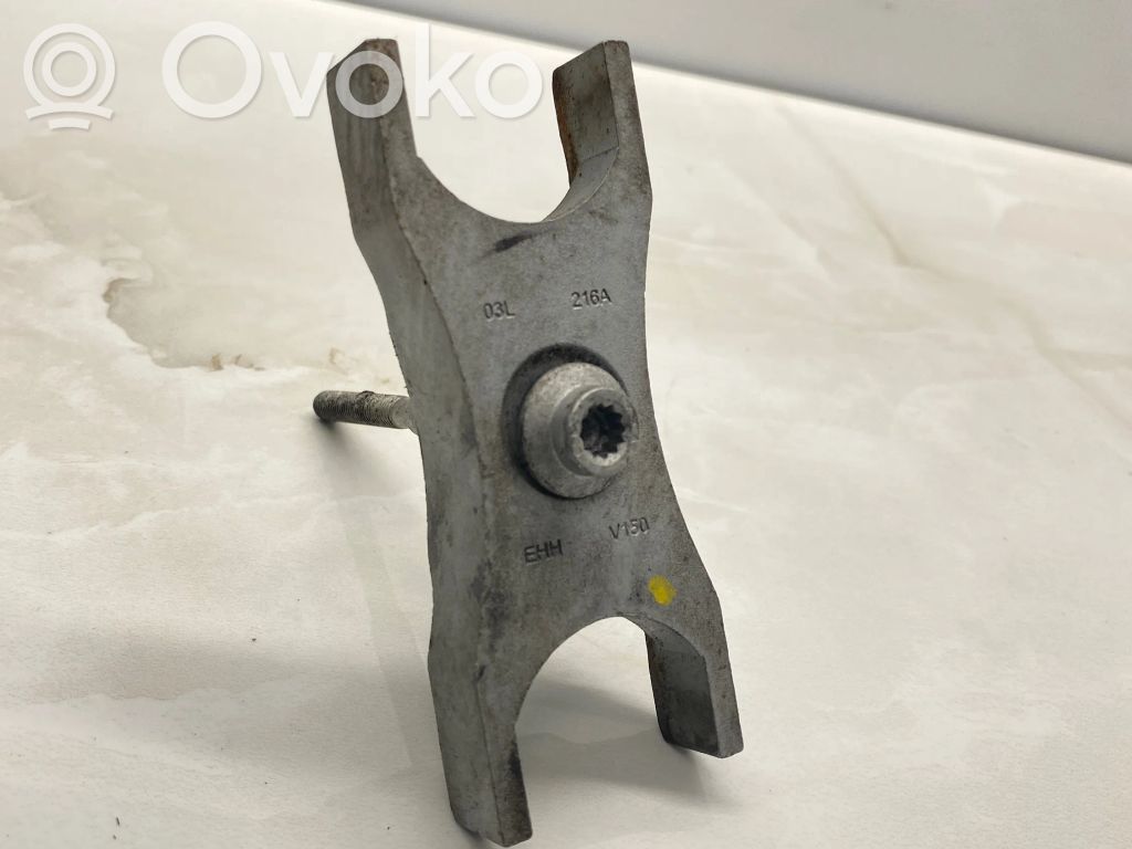 Volkswagen PASSAT B7 Bridă fixare injector 