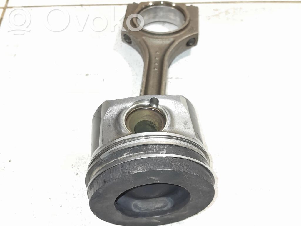 BMW 5 F10 F11 Piston cu bielă 