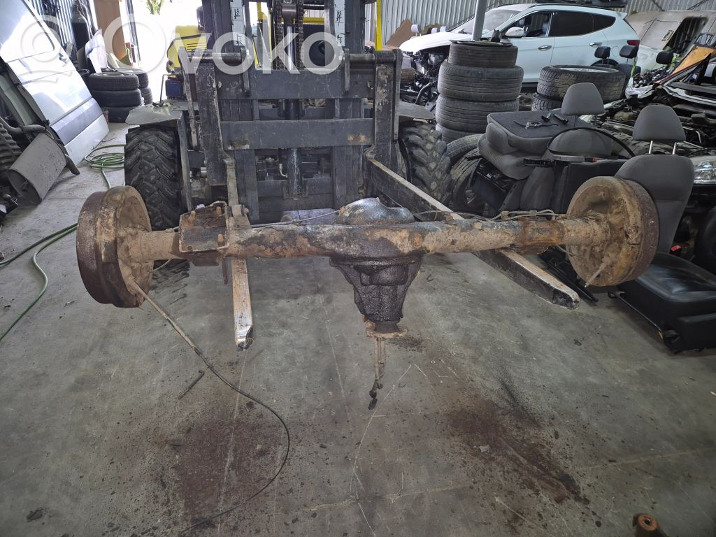 Mitsubishi L200 Grinda punții spate 