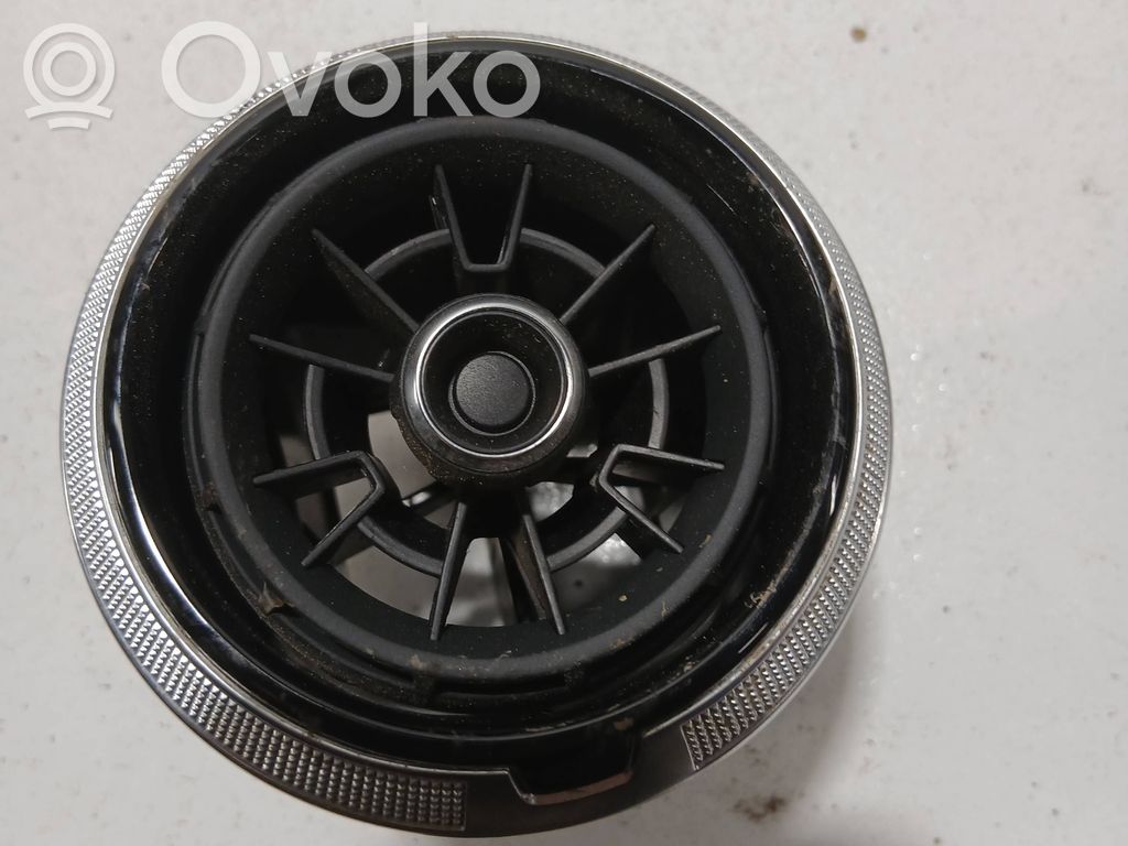 Audi A3 S3 8V Dysze / Kratki środkowego nawiewu deski rozdzielczej 