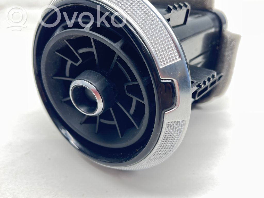 Audi A3 S3 8V Dysze / Kratki środkowego nawiewu deski rozdzielczej 