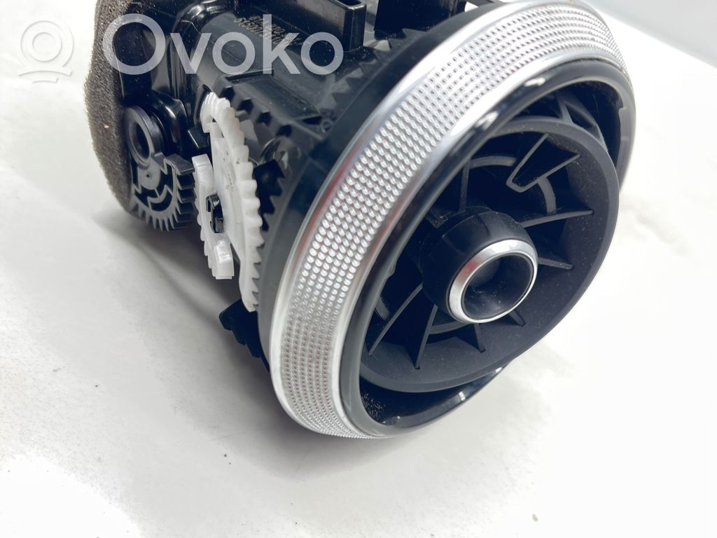Audi A3 S3 8V Dysze / Kratki środkowego nawiewu deski rozdzielczej 