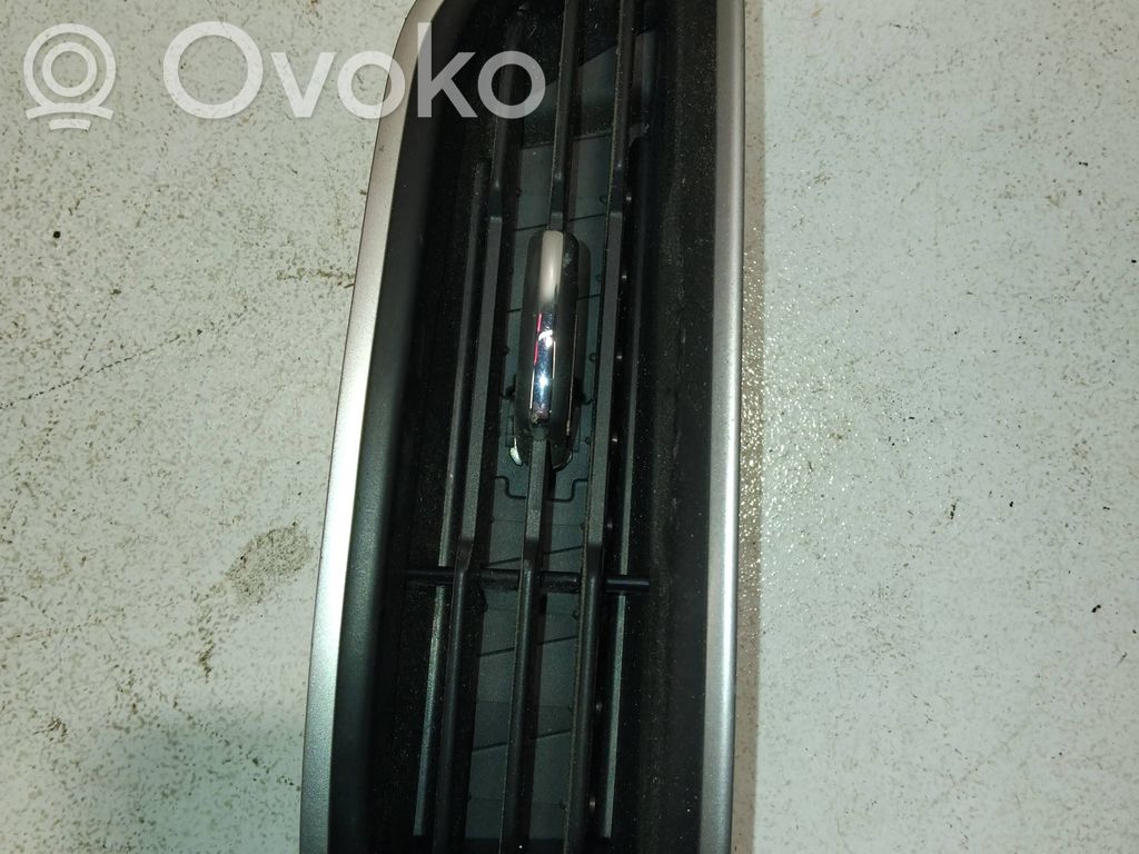 Dysze / Kratki środkowego nawiewu deski rozdzielczej   EM2B19C681A,FM2B19P681AB,132487