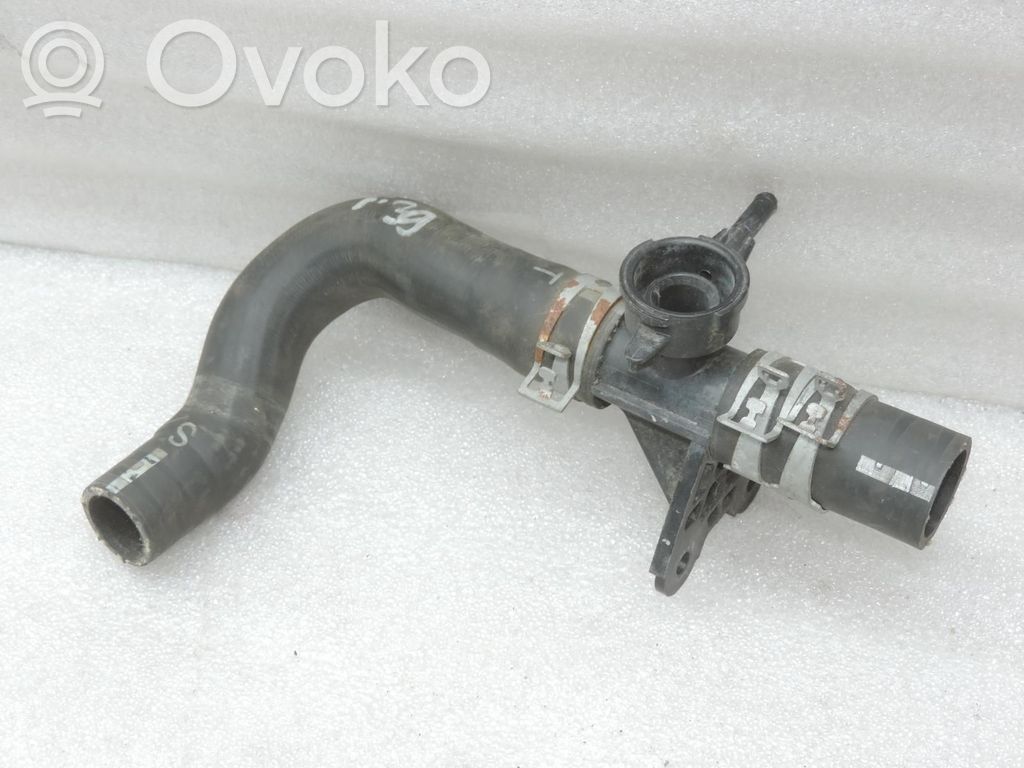 Toyota Yaris Conductă/furtun lichid de răcire motor 