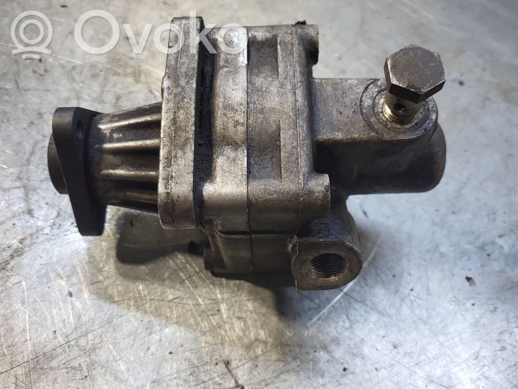 Opel Omega B1 Power steering pump 