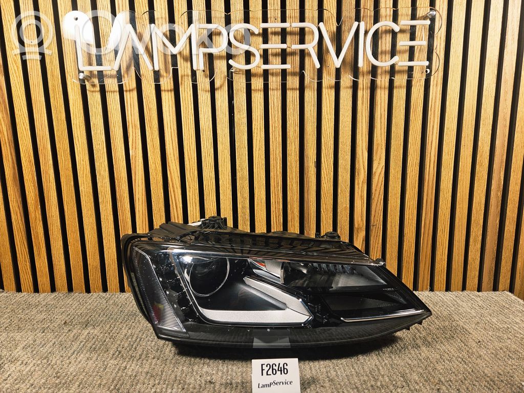Volkswagen Jetta VI Headlight/headlamp 
