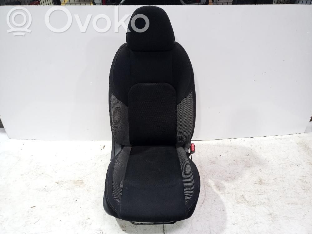 Nissan Qashqai Fotel przedni pasażera 