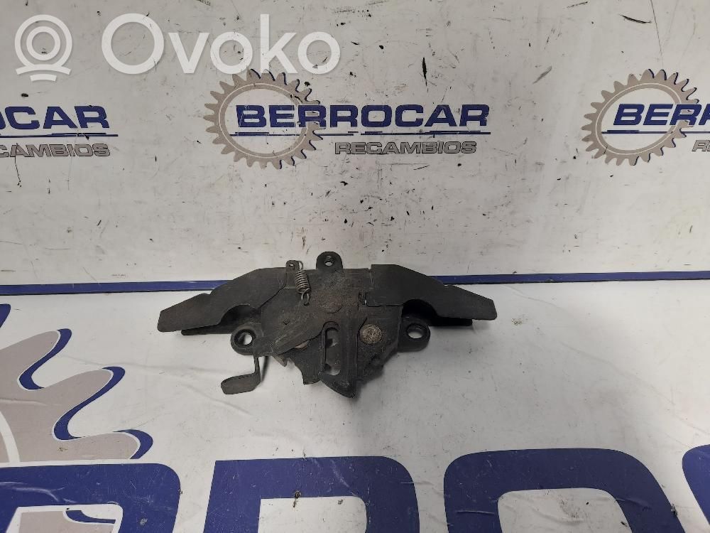 Toyota Corolla E120 E130 Zaczep bagażnika 
