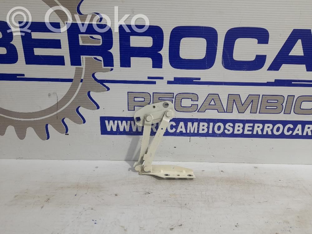 Engine bonnet/hood hinges   791242