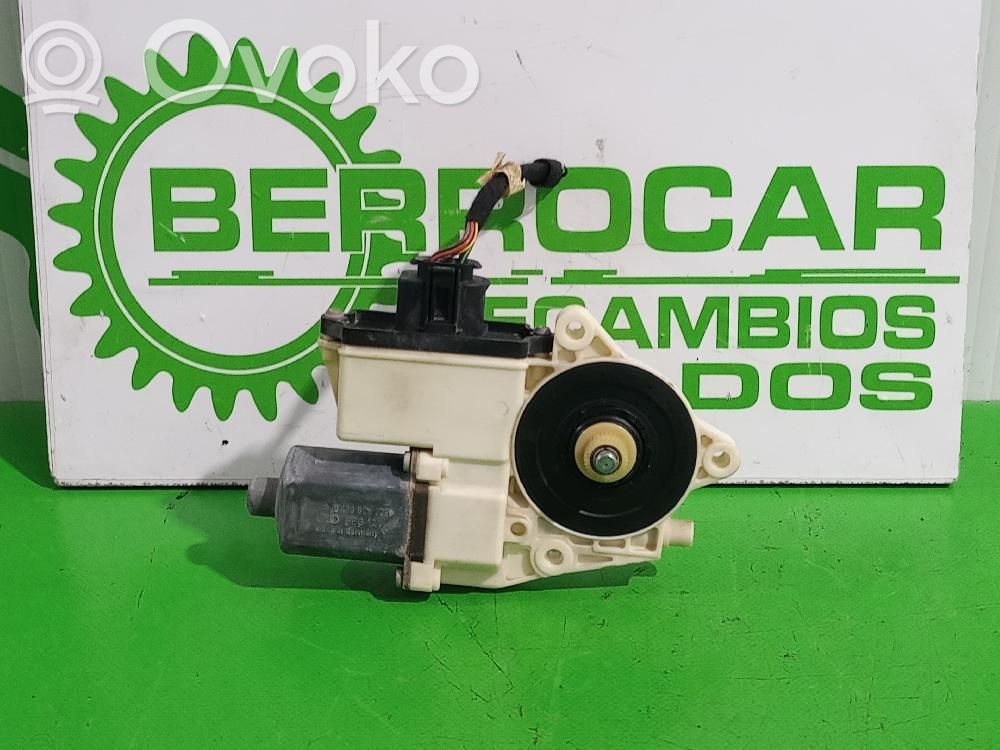 Front door window regulator motor   E840311302