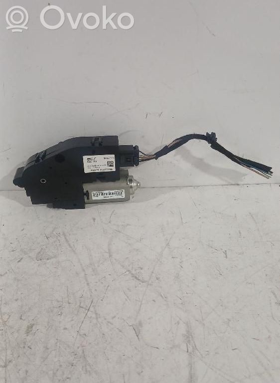 Nissan Qashqai Instalacja szyberdachu elektrycznego 