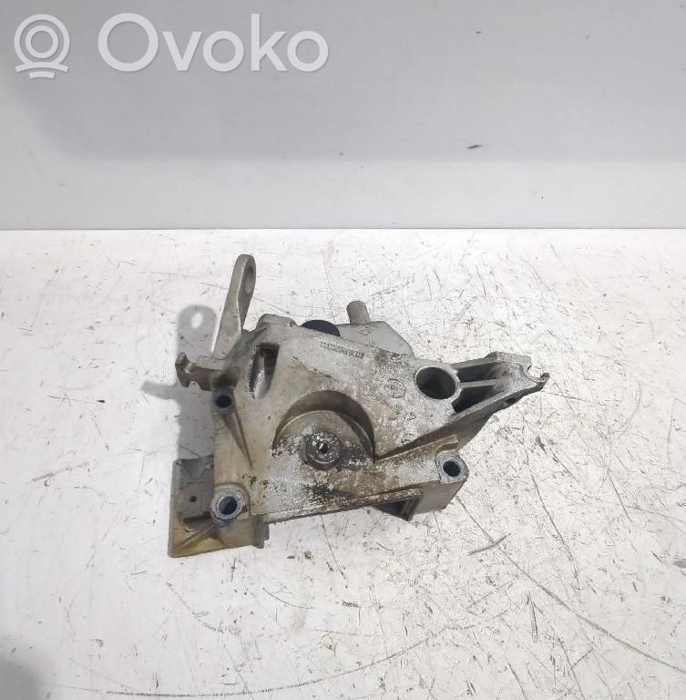 Renault Clio II Engine mount bracket 