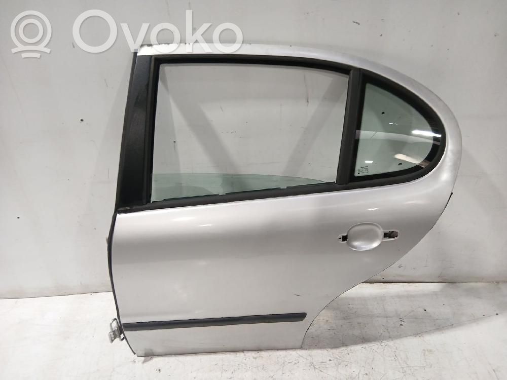 Puerta trasera   1M0833055N