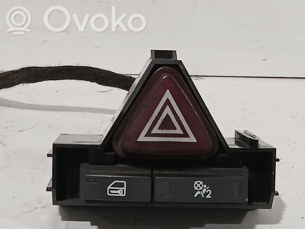 Opel Corsa D Hätävilkkujen kytkin 