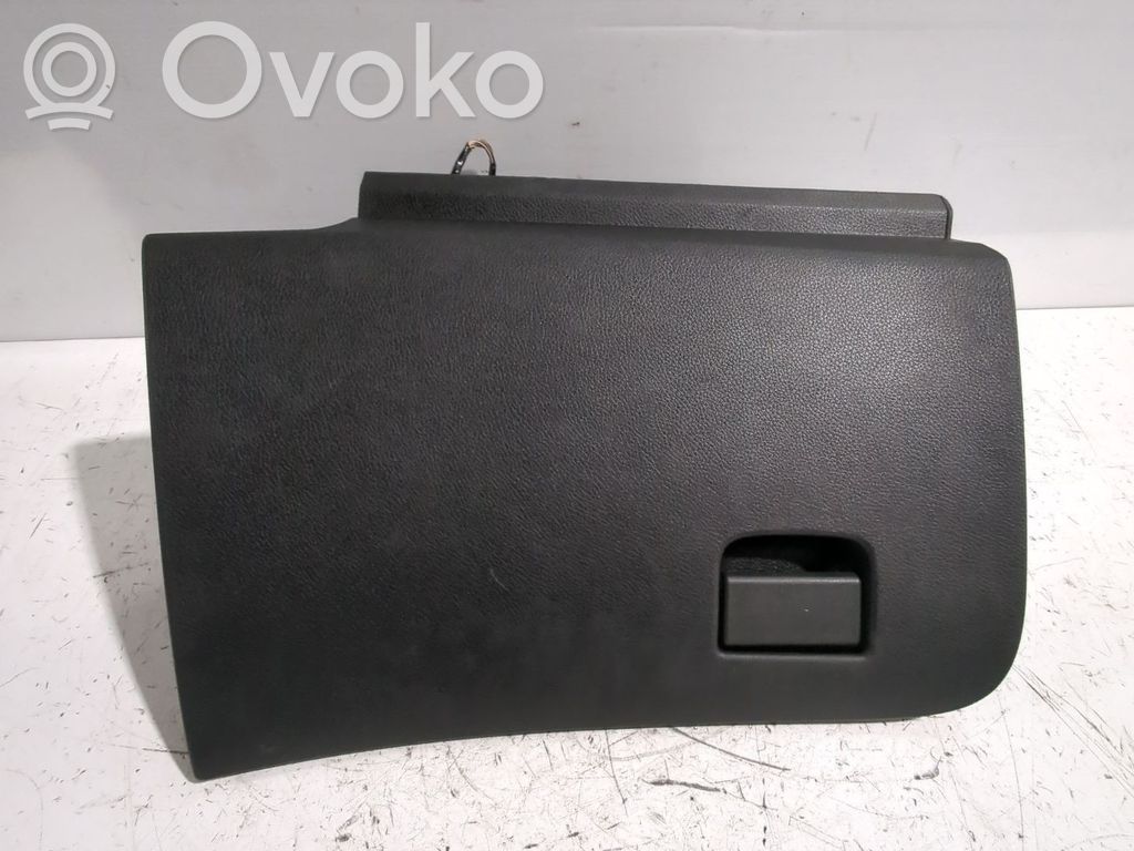 Nissan Qashqai Hansikaslokero 