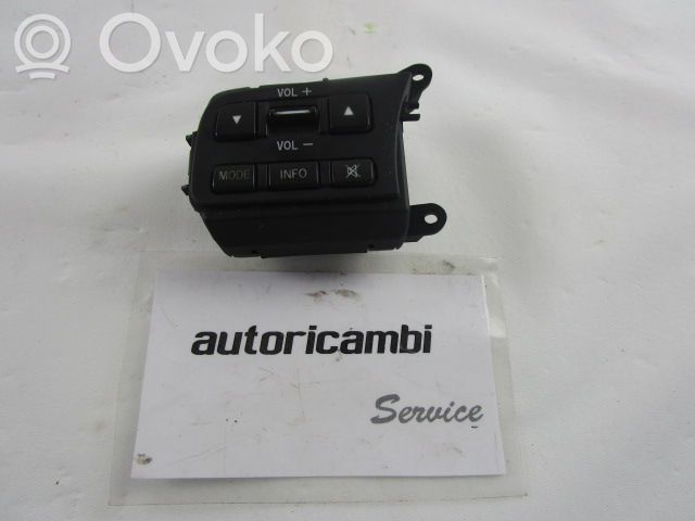 Mazda 2 Steering wheel buttons/switches 