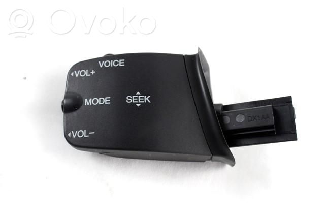 Ford Focus Butoane/comutatoare pe volan 