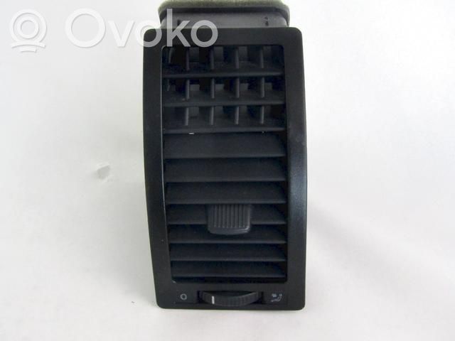 Volkswagen Polo IV 9N3 Grilă ventilație/ramă laterală bord 